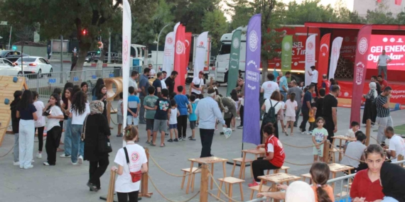 Siirt'te Türkiye Geleneksel Spor Dalları Federasyonu'nun Büyüleyici 'Geleneksel Oyun Tırı' Etkinliği Siirt’te Türkiye Geleneksel Spor Dalları Federasyonu’nun Büyüleyici ‘Geleneksel Oyun Tırı’ Etkinliği