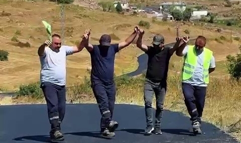 Sosyal Medyada Trend Olan Halaylı Çalışma: Neden Bu Kadar İlgi Çekti? Sosyal Medyada Trend Olan Halaylı Çalışma: Neden Bu Kadar İlgi Çekti?