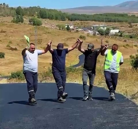 sosyal-medyada-trend-olan-halayli-calisma-neden-bu-kadar-ilgi-cekti-JiuDtBeh.jpg