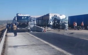 tag-otoyolunda-tir-carpismasi-iki-yarali-qX7RZXDm.jpg