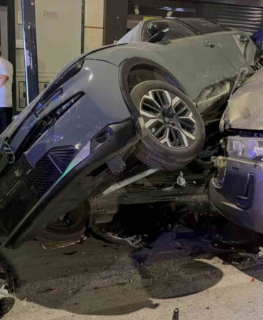 tatvanda-uc-aracli-zincirleme-trafik-kazasi-olayin-detaylari-ve-sonuclari-X2HCUjQn.jpg