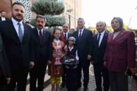 Ticaret Bakanı Ömer Bolat Siirt’te: Ekonomi ve Ticaret Üzerine Önemli Açıklamalar ticaret-bakani-omer-bolat-siirtte-ekonomi-ve-ticaret-uzerine-onemli-aciklamalar-lUYZMYHc.jpg