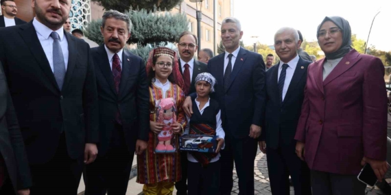 Ticaret Bakanı Ömer Bolat Siirt’te: Ekonomi ve Ticaret Üzerine Önemli Açıklamalar Ticaret Bakanı Ömer Bolat Siirt’te: Ekonomi ve Ticaret Üzerine Önemli Açıklamalar