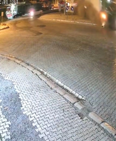 tir-freni-bosaldi-surucunun-sogukkanliligi-facianin-onune-gecti-1ZF8N4pu.jpg