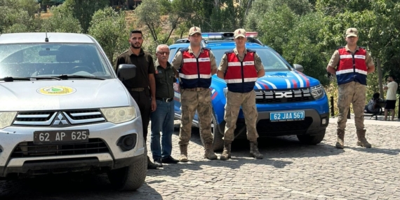 Tunceli'de Jandarma Ekiplerinden Orman Yangınlarına Karşı Anonslu Uyarı: Doğamızı Koruyalım! Tunceli’de Jandarma Ekiplerinden Orman Yangınlarına Karşı Anonslu Uyarı: Doğamızı Koruyalım!