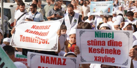 Van'da Çocukların Namaz Temalı Yürüyüşü: Geleceğin Sesi Van’da Çocukların Namaz Temalı Yürüyüşü: Geleceğin Sesi