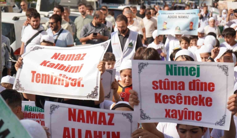 vanda-cocuklarin-namaz-temali-yuruyusu-gelecegin-sesi-HMmAIJ5E.jpg