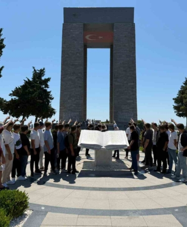 yesilyurt-genc-meclis-uyeleri-canakkalenin-tarihi-guzelliklerini-kesfetti-KsZ8ezJS.jpg