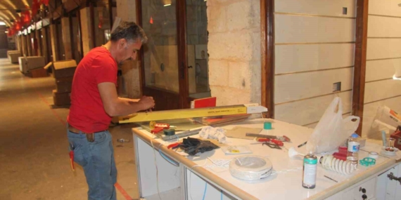 300 Yıllık Zincirli Bedesten Esnafı Yeni Dükkanlarına Kavuştu 300 Yıllık Zincirli Bedesten Esnafı Yeni Dükkanlarına Kavuştu