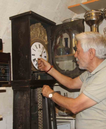 40-yilda-biriktirilen-antikalar-muze-gibi-bir-is-yeri-deneyimi-RS2lrmPV.jpg