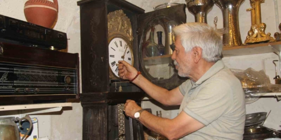 40 Yılda Biriktirilen Antikalar: Müze Gibi Bir İş Yeri Deneyimi 40 Yılda Biriktirilen Antikalar: Müze Gibi Bir İş Yeri Deneyimi