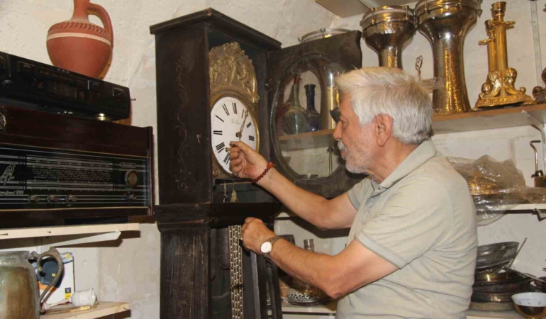 40-yilda-biriktirilen-antikalar-muze-gibi-bir-is-yeri-deneyimi-RS2lrmPV.jpg
