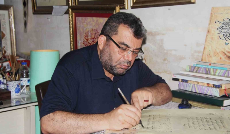 40-yildir-ask-ile-eserlerini-sunan-usta-sanatci-1hNphWkF.jpg