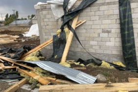 Ağrı'da Fırtına Felaketi: 74 Yapı Hasar Gördü, Çatılar Uçtu! agrida-firtina-felaketi-74-yapi-hasar-gordu-catilar-uctu-vyEPmhIn.jpg