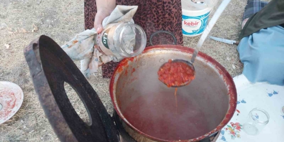Ağrı'da Kadınların Kış İçin Menemen Hazırlama Geleneği Başladı Ağrı’da Kadınların Kış İçin Menemen Hazırlama Geleneği Başladı
