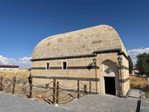 agridaki-tarihi-hamur-kumbeti-yeniden-ziyarete-acildi-restore-sureci-ve-detaylar-Q5cUhG7F.jpg