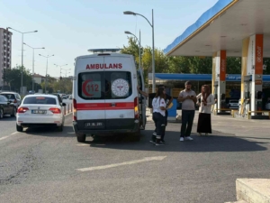 ambulans-kazasinin-ardindan-saglikcilar-muhabirin-calismasini-engelledi-R3XGLGEQ.jpg
