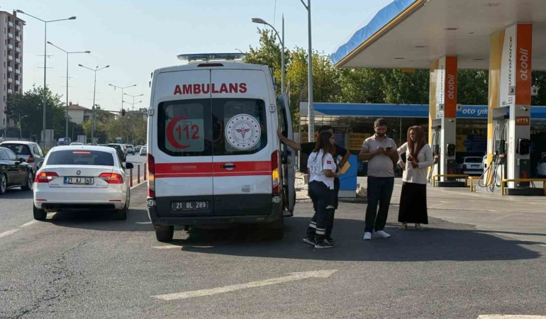 ambulans-kazasinin-ardindan-saglikcilar-muhabirin-calismasini-engelledi-R3XGLGEQ.jpg