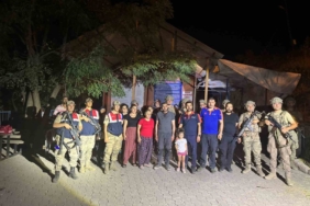 ayilarin-tehditine-ragmen-hayatta-kalan-6-kisilik-aile-kurtarildi-tacXcGsx.jpg