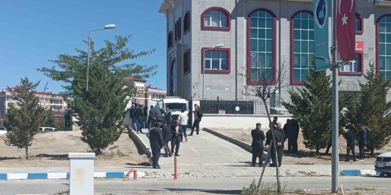 Barışma Umuduyla Yola Çıkan Anne ve Oğulları Son Yolculuklarına Uğurlandı Barışma Umuduyla Yola Çıkan Anne ve Oğulları Son Yolculuklarına Uğurlandı