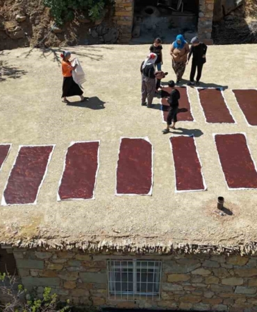 batman-zirvesinin-lezzeti-cevizli-sucuk-sofralara-tasiyor-7i5DQM13.jpg