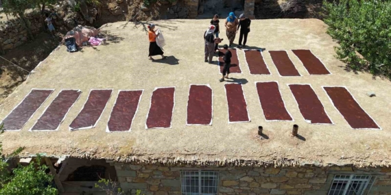 Batman Zirvesinin Lezzeti: Cevizli Sucuk Sofralara Taşıyor Batman Zirvesinin Lezzeti: Cevizli Sucuk Sofralara Taşıyor