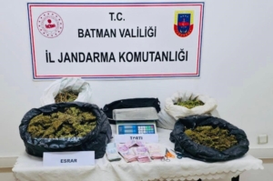 batmanda-63-kilogram-esrar-operasyonu-uyusturucular-ele-gecirildi-mZjgJIgK.jpg