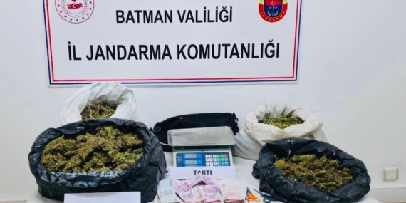 Batman'da 6.3 Kilogram Esrar Operasyonu: Uyuşturucular Ele Geçirildi Batman’da 6.3 Kilogram Esrar Operasyonu: Uyuşturucular Ele Geçirildi