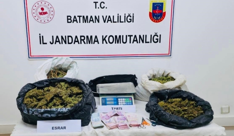 batmanda-63-kilogram-esrar-operasyonu-uyusturucular-ele-gecirildi-mZjgJIgK.jpg