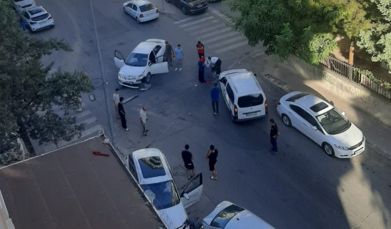 batmanda-iki-arac-carpisti-bir-kisi-yaralandi-TJxqwfXv.jpg