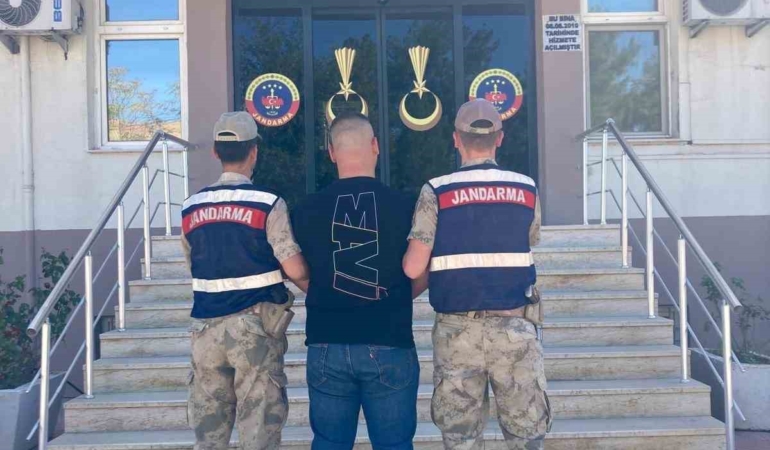 batmanda-jandarma-tarafindan-yakalanan-iki-firari-hukumlu-1MyVDfZr.jpg