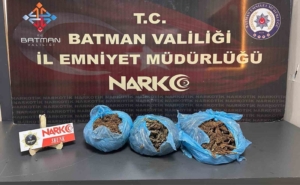 batmanda-uyusturucu-baskininda-durdurulan-aracta-sok-bulgu-VBN2Hx1K.jpg