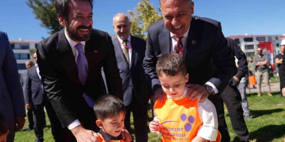 Bingöl'de Başlayan 'Bir Anadolu Şenliği' Coşkusu Bingöl’de Başlayan ‘Bir Anadolu Şenliği’ Coşkusu