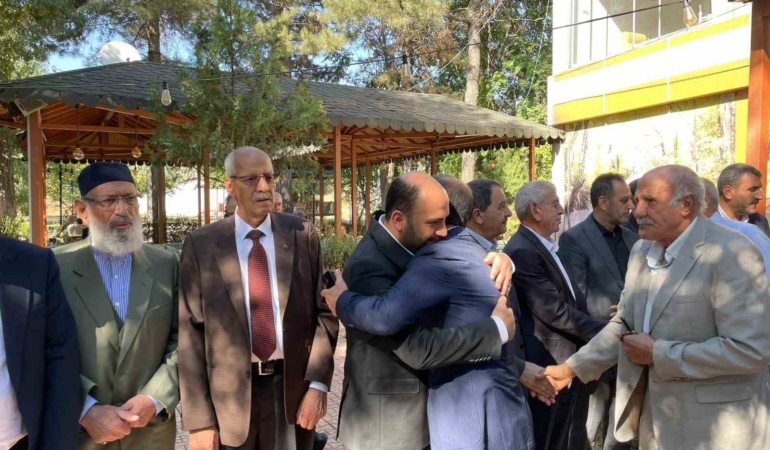 bingolde-husumetli-iki-aile-arasindaki-baris-yapilan-programla-gerceklesti-YL5vPjbn.jpg