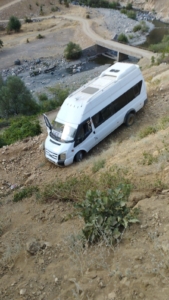 bingolde-kontrolden-cikan-minibus-sarampole-uctu-7-kisi-yaralandi-q98bREKq.jpg