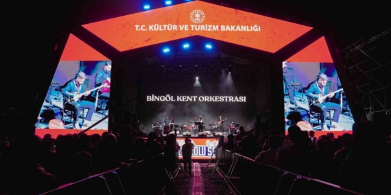 Bingöl'de Türkülerle Renklendiren 'Bir Anadolu Şenliği' Bingöl’de Türkülerle Renklendiren ‘Bir Anadolu Şenliği’