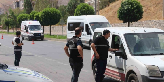 Bitlis'te Şaşkınlık Yaratan Uygulama: 8 Bin 375 Kişinin GBT Kaydı Kontrol Edildi Bitlis’te Şaşkınlık Yaratan Uygulama: 8 Bin 375 Kişinin GBT Kaydı Kontrol Edildi