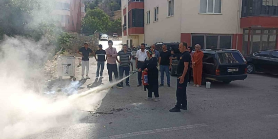Darende İtfaiyesi, Sürücü Kurslarına Yangın Güvenliği Eğitimi Verdi Darende İtfaiyesi, Sürücü Kurslarına Yangın Güvenliği Eğitimi Verdi