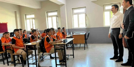 Dicle'de 2023-2024 Eğitim Öğretim Yılı Başladı: İlk Ders Zili Çaldı Dicle’de 2023-2024 Eğitim Öğretim Yılı Başladı: İlk Ders Zili Çaldı