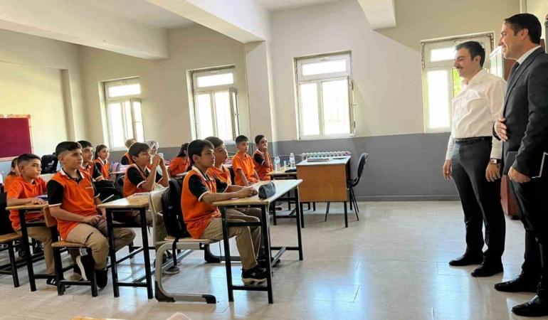 diclede-2023-2024-egitim-ogretim-yili-basladi-ilk-ders-zili-caldi-tiuhWKsG.jpg