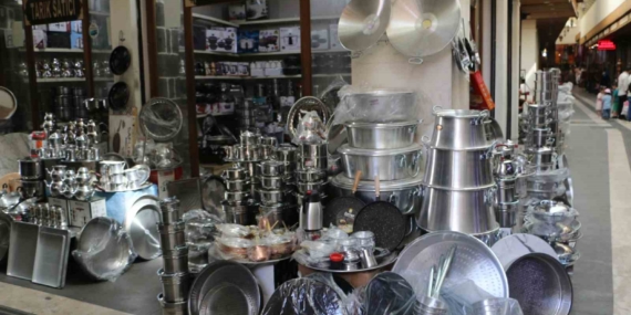 Diyarbakır Çarşısında Kiloyla Alışverişin Eşsiz Deneyimi Diyarbakır Çarşısında Kiloyla Alışverişin Eşsiz Deneyimi