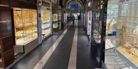 Diyarbakır Kuyumcular Çarşısında Ekonomik Durgunluk Hissediliyor Diyarbakır Kuyumcular Çarşısında Ekonomik Durgunluk Hissediliyor