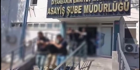 Diyarbakır'da 1 Kişinin Ölümü ve 2 Tutuklama: Olayın Detayları Diyarbakır’da 1 Kişinin Ölümü ve 2 Tutuklama: Olayın Detayları