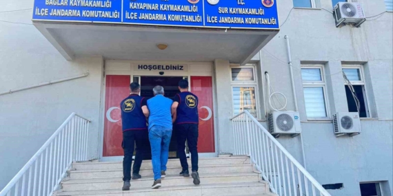 Diyarbakır'da 20 Yıla Kadar Hapis Cezası Alan 40 Kişi Yakalandı Diyarbakır’da 20 Yıla Kadar Hapis Cezası Alan 40 Kişi Yakalandı
