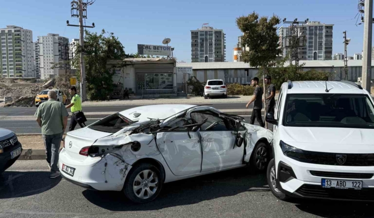 diyarbakirda-asfalt-paleti-otomobili-bicti-sok-edici-kaza-Fa2q3NsW.jpg