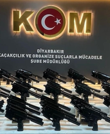 diyarbakirda-kacakcilik-operasyonlari-cok-sayida-silah-ve-aksesuar-ele-gecirildi-6-kisi-tutuklandi-AQlwQ8Of.jpg