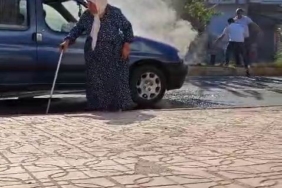 diyarbakirda-korkunc-bir-olay-seyir-halindeki-araba-yasli-kadinla-birlikte-alev-aldi-BHFDc4cJ.jpg