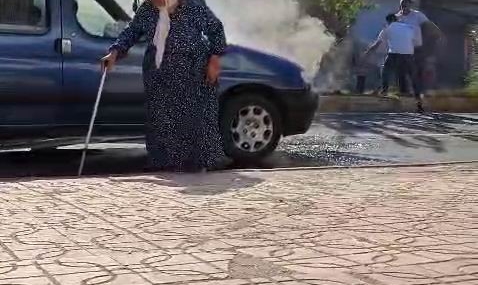 Diyarbakır'da Korkunç Bir Olay: Seyir Halindeki Araba, Yaşlı Kadınla Birlikte Alev Aldı Diyarbakır’da Korkunç Bir Olay: Seyir Halindeki Araba, Yaşlı Kadınla Birlikte Alev Aldı