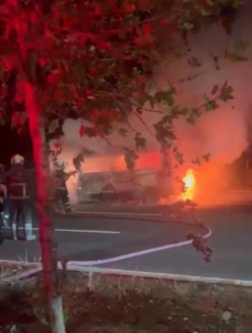 diyarbakirda-park-halindeki-minibus-yanginla-yandi-IdyM2vwy.jpg
