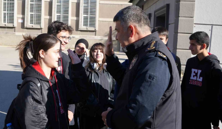 egitimde-kirmizi-cizgimiz-okullar-89ixug36.jpg